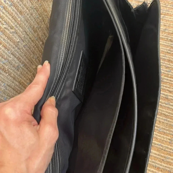 Coach men’s messenger/laptop bag 5105. - Picture 12 of 13